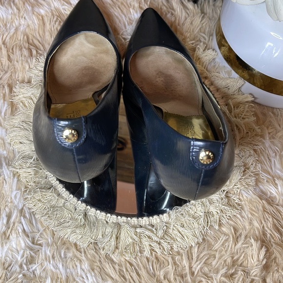 đź’‹Michael Kors Navy Blue Pump - Picture 5 of 8